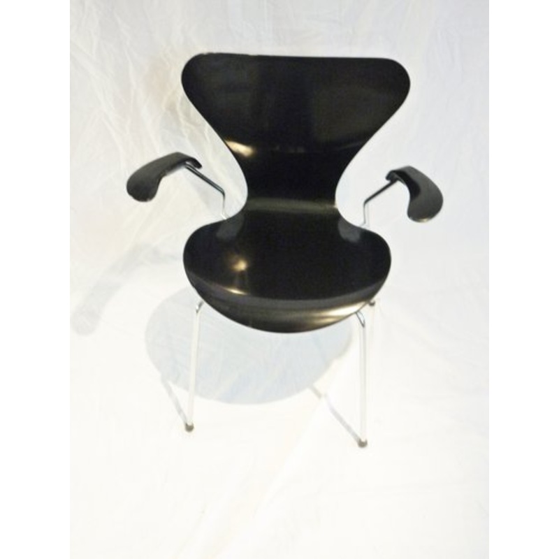 Model 3207 Armchair by Arne Jacobsen for Fritz Hansen for sale at Pamono