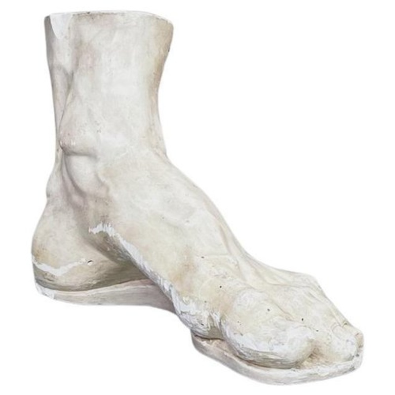 Italian Modern Foot Statue in Light Beige Plaster, 1990s for sale at Pamono