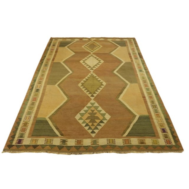 Middle Eastern Handwoven Kilim Rug for sale at Pamono-SZS-2148751