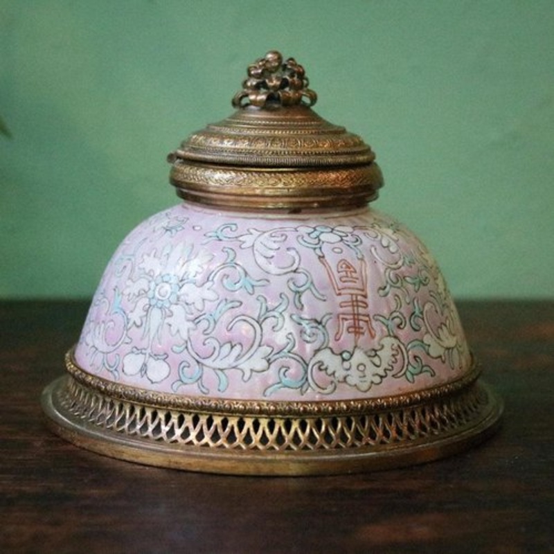 Antique Chinese Pink Ground Famille Rose and Gilded Brass Inkwell for sale at Pamono