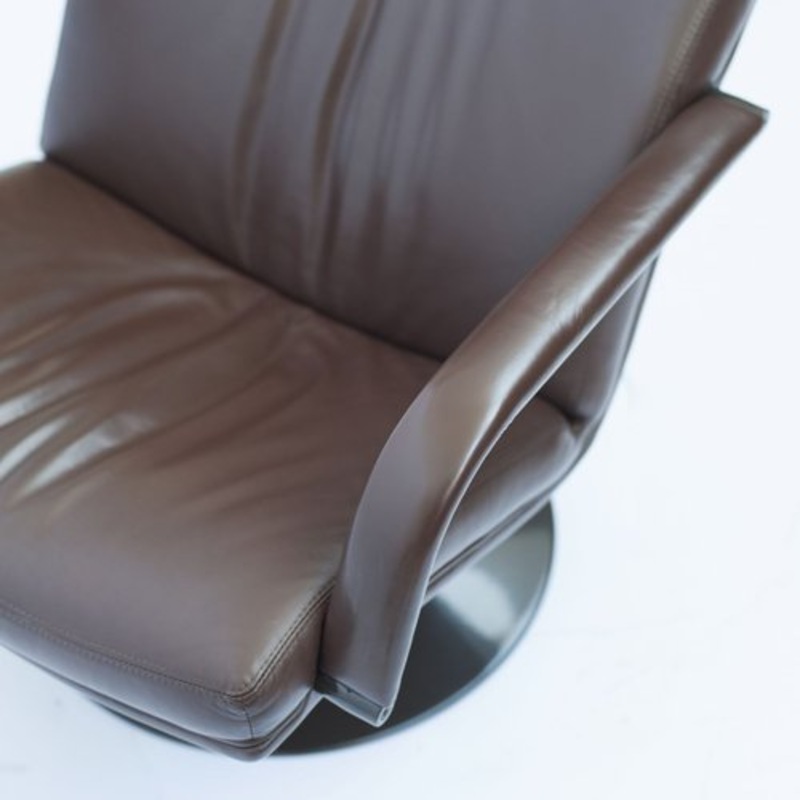 F142 Disk Base Swivel Chair by Geoffrey Harcourt for Artifort, 1973 for sale at Pamono