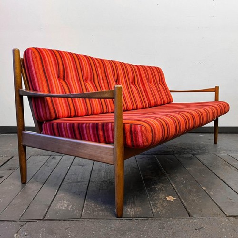 Mid-Century Beech Sofa, 1960s for sale at Pamono