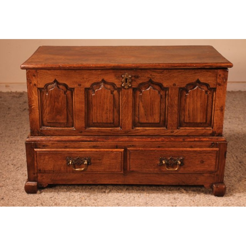 Small 18th Century English Chest in Oak for sale at Pamono