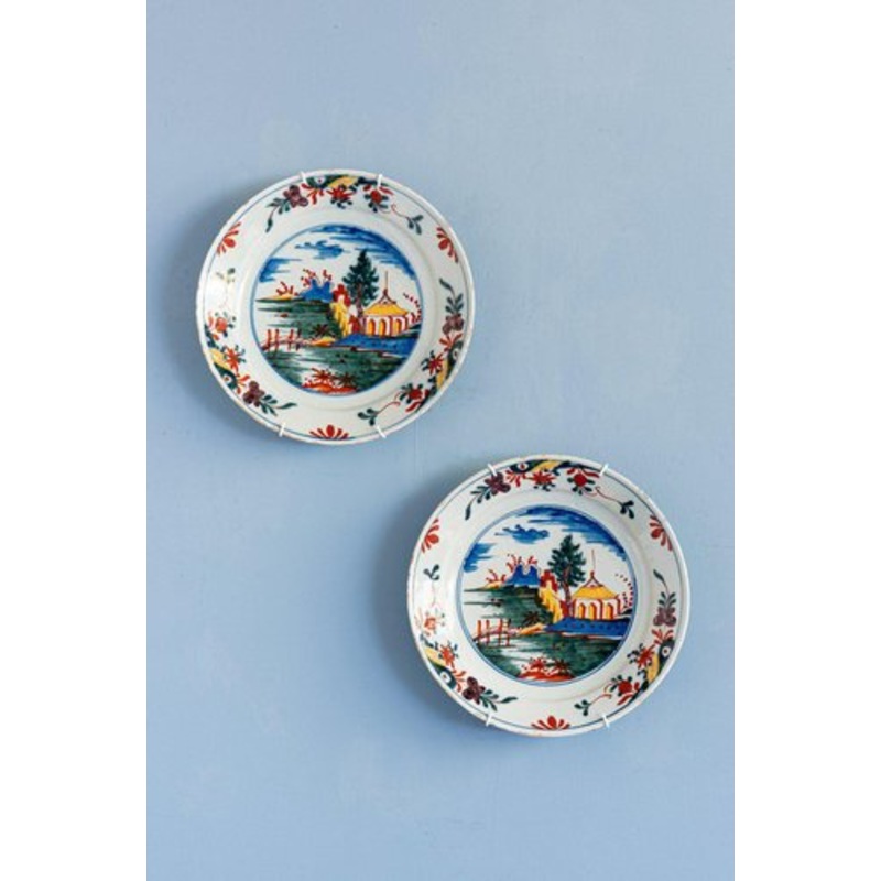 18th Century Dutch Delftware Polychrome Chinoiserie Plates, Set of 2 for sale at Pamono