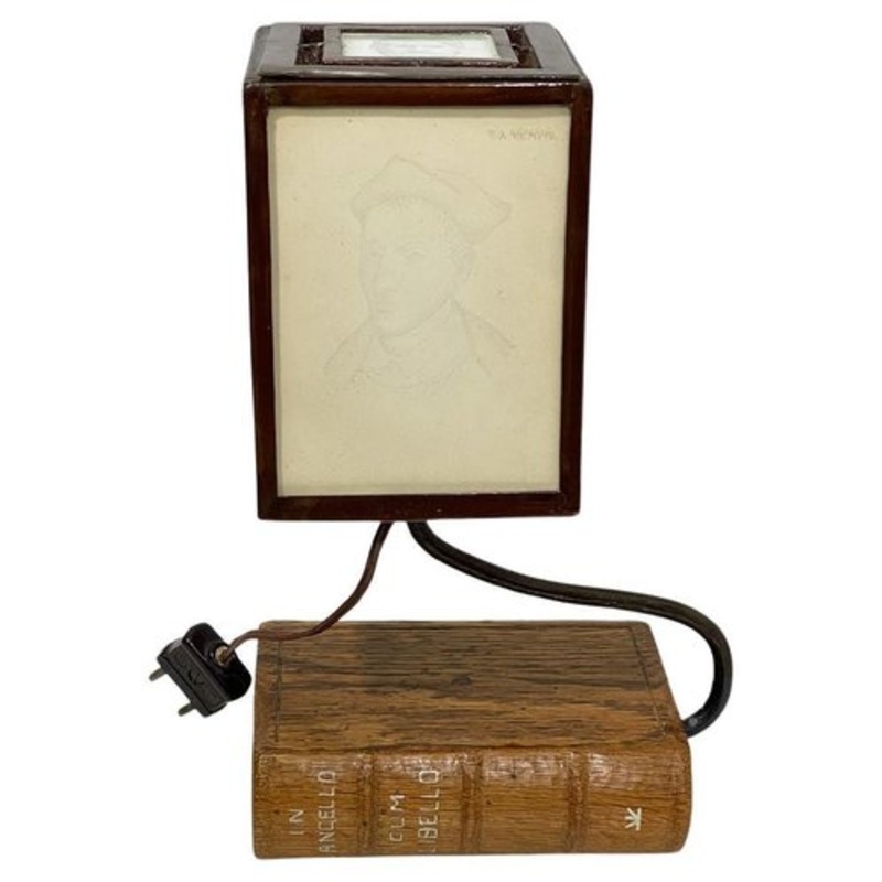 15th Century Table Reading Lamp with Engraved Glass with Portraits for sale at Pamono