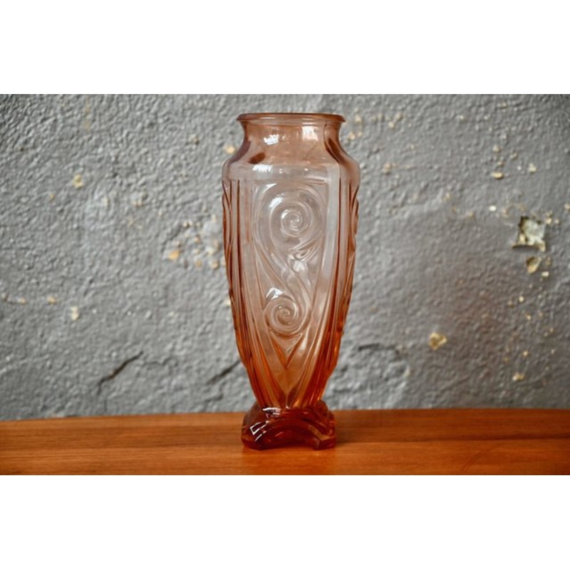 French Art Deco Pink Glass Vase, 1940s for sale at Pamono