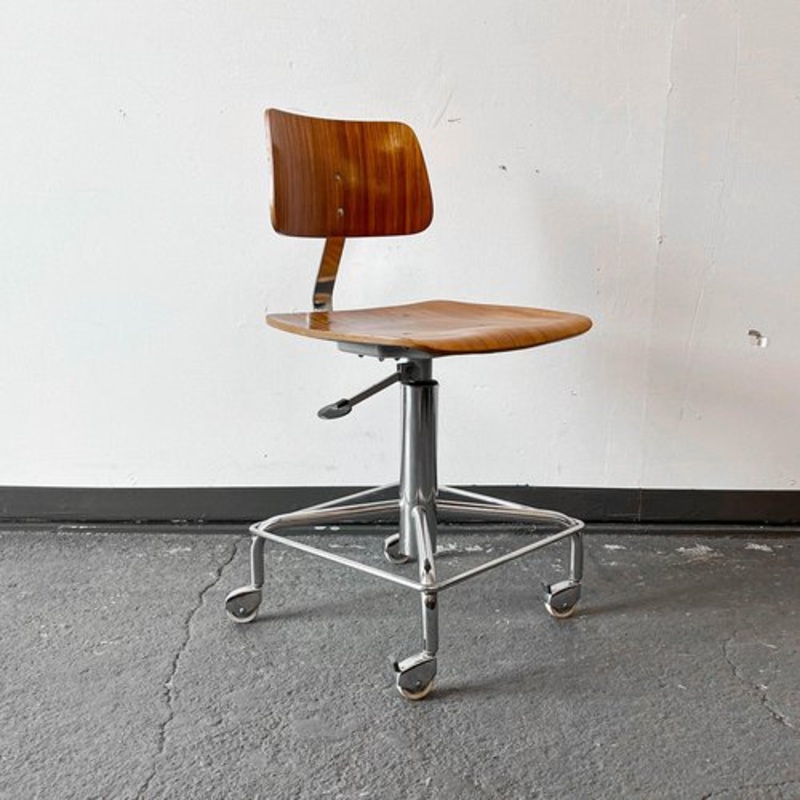 Mid-Century Pine Swivel Chair for sale at Pamono