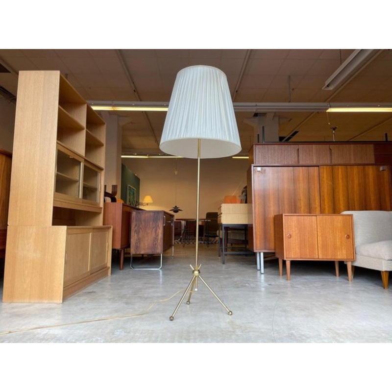 Three-Leg Floor Lamp in Brass with Crow’s Foot, 1960s for sale at Pamono