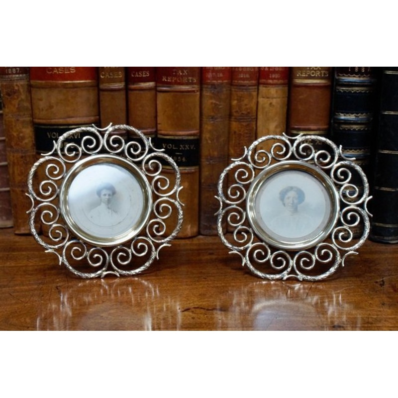 Antique Victorian English Brass Ring Photos Frames, Set of 2 for sale at Pamono