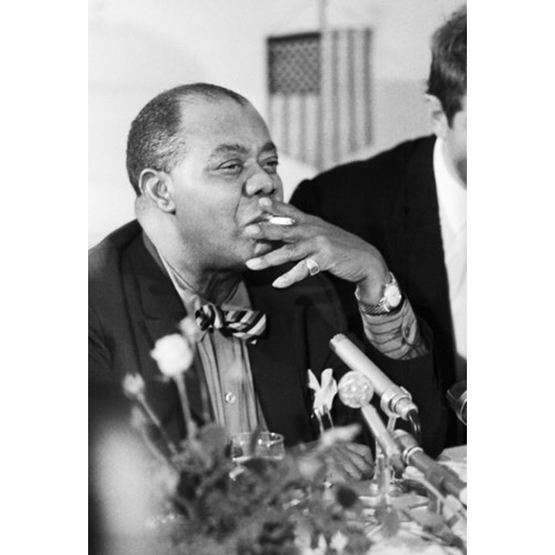 Louis Armstrong Smoking a Cigarette, Berlin, 1965 for sale at Pamono