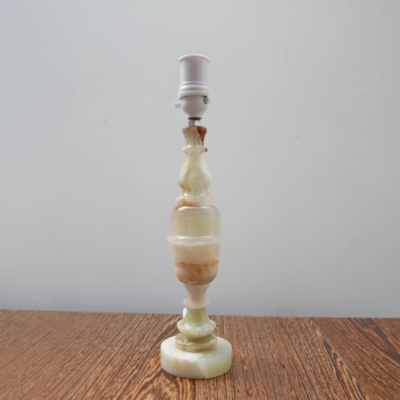 Mid-Century English Alabaster or Onyx Table Lamp for sale at Pamono