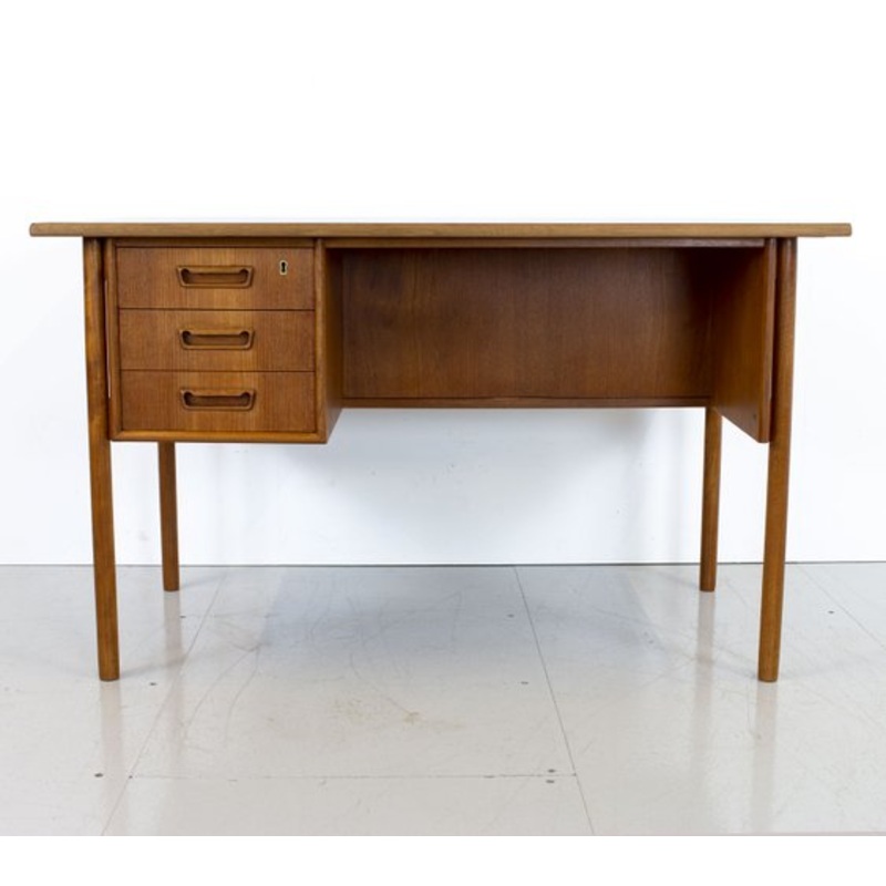 Mid-Century Danish Teak Desk from Tibergaard, 1960s for sale at Pamono