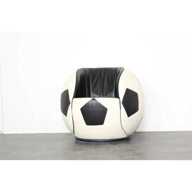 Vintage DS 9100 Leather Lounge Chair from de Sede for sale at Pamono