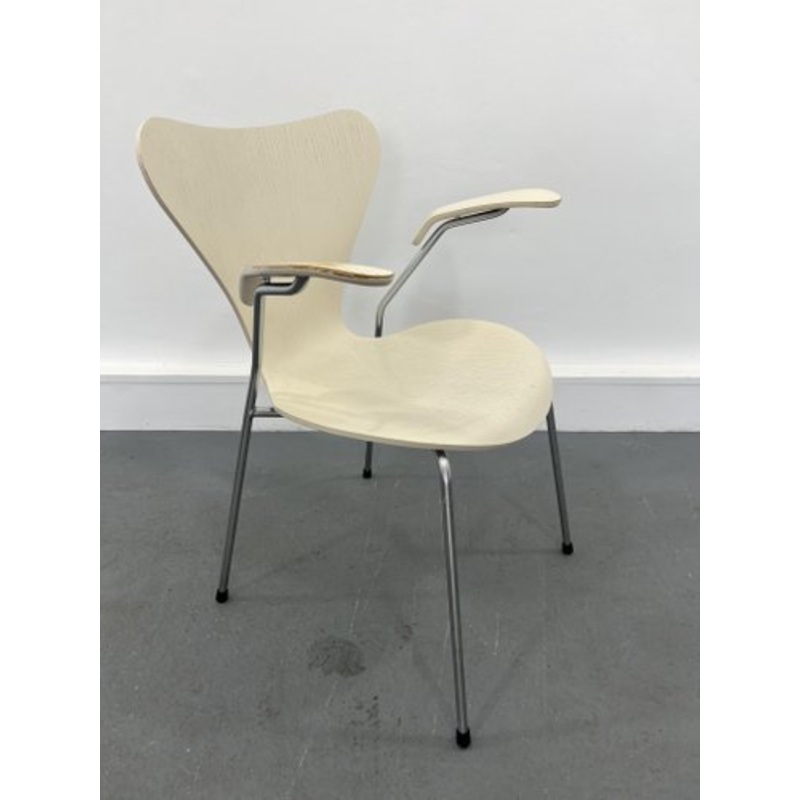 Armchair by Arne Jacobsen for Fritz Hansen for sale at Pamono