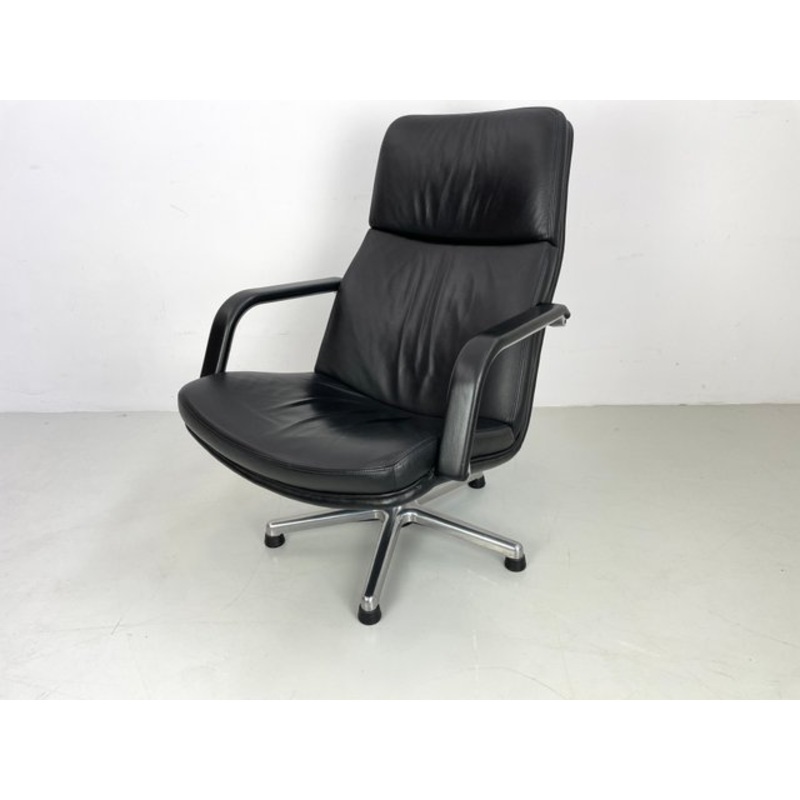 F 154 Swivel Armchair in Black Leather and Chrome attributed to Geoffrey D. Harcourt for Artifort, 1970s for sale at Pamono