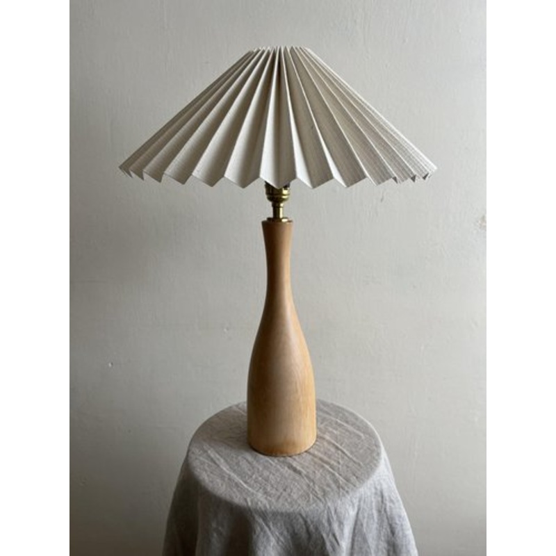 Mid-Century British Turned Wood Lamp, 1960s for sale at Pamono