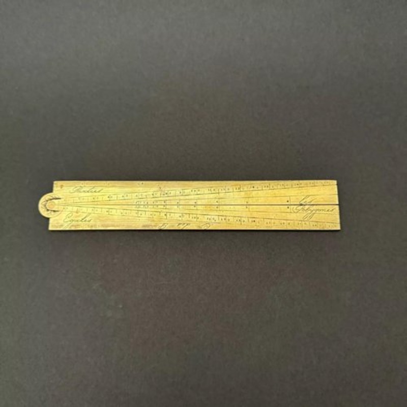 18th Century Kings Foot in Engraved Brass for sale at Pamono