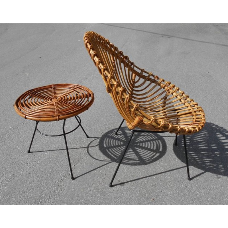 Set of Italian Rattan Egg Chairs and Small Table Set, 1950s for sale at Pamono