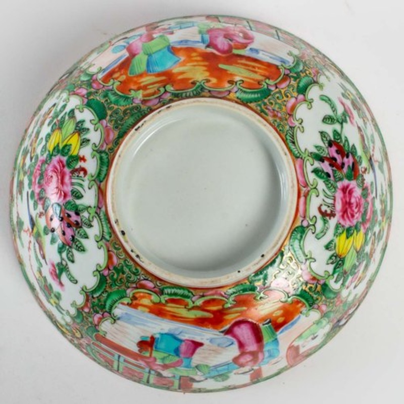 Mid 19th Century Circular Cup Porcelain Polychrome Canton Bowl for sale at Pamono