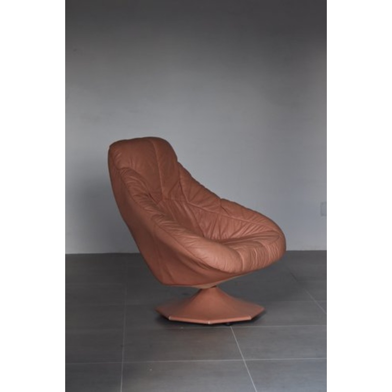 Lounge Chair in Pink Leather, 1975 for sale at Pamono
