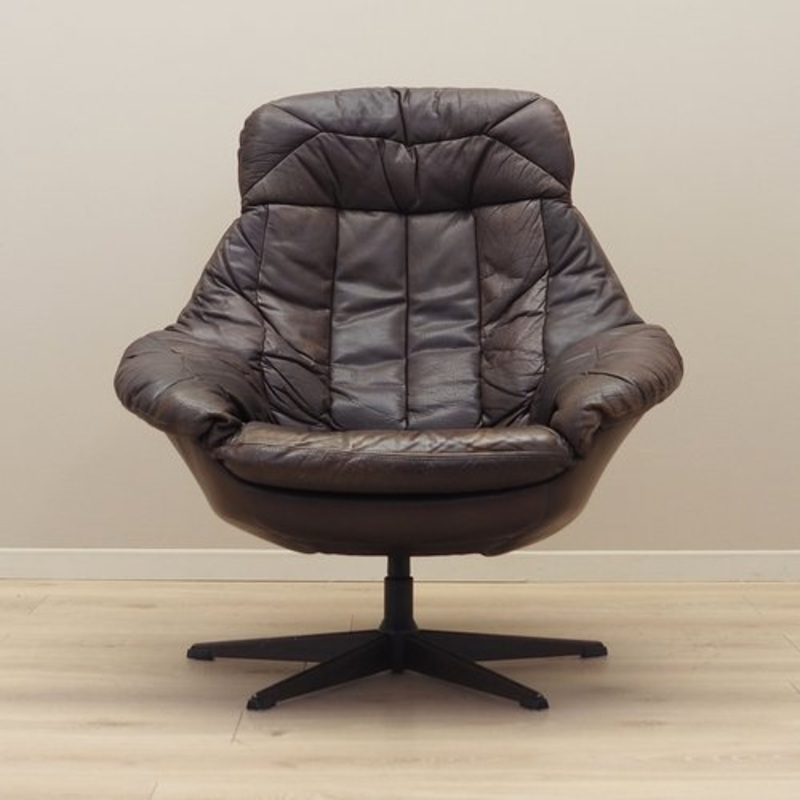 Danish Leather Swivel Armchair by H.W. Klein for Bramin, 1960s for sale at Pamono-VND-1755772