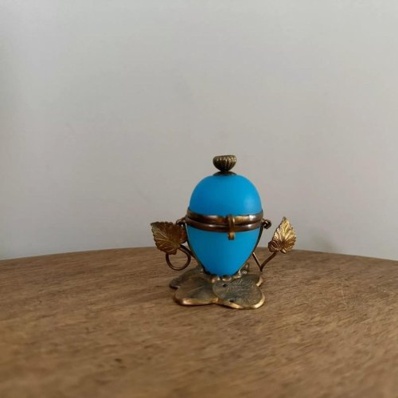 Egg-Shaped Opaline Vide-Poche, 19th Century for sale at Pamono