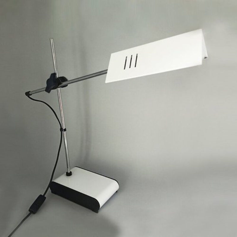 Vintage White Table Lamp by Veneta Lumi, Italy, 1970s for sale at Pamono