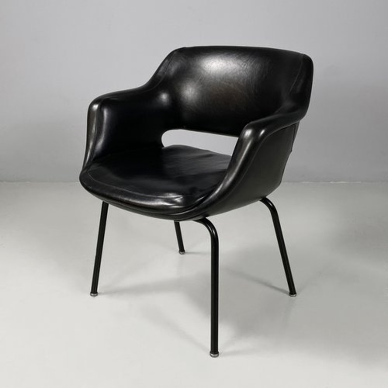 Italian Modern Black Leather and Metal Armchair attributed to Cassina, 1970s for sale at Pamono